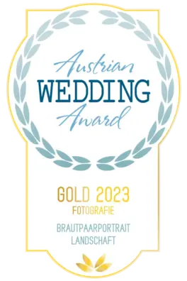 Austrian Wedding Award 2023 · Gold · Brautpaarportrait Landschaft